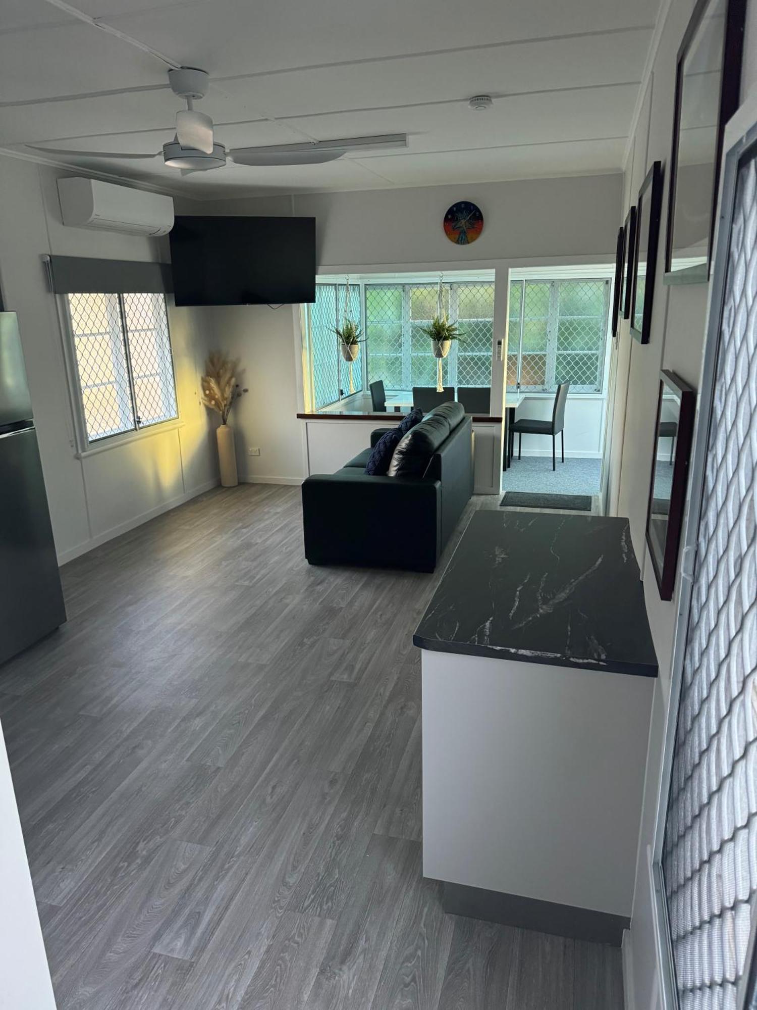 Essex Court - Beach House Motel Townsville Extérieur photo
